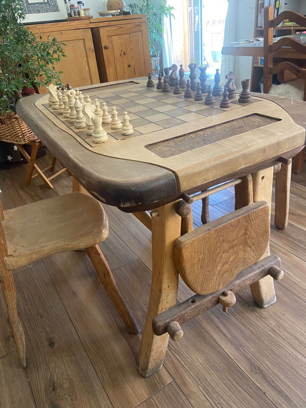 Tischset: Table unique d'échecs + 2 tabourets / hêtre/chêne – Gebraucht aus Gryon von kik_9pqm 2