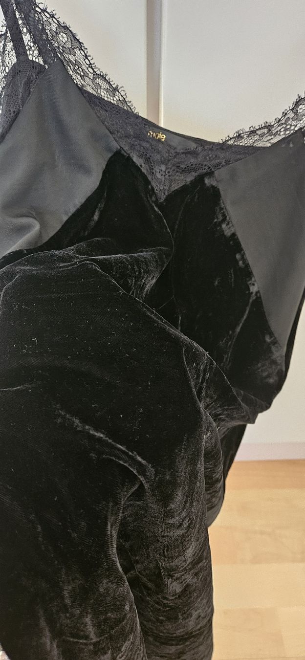 Maje Vestiti: Maje Samtkleid mit Spitze Gr. 3/38 schwarz – Usato da Hellbühl venduto da Oki_doki 3