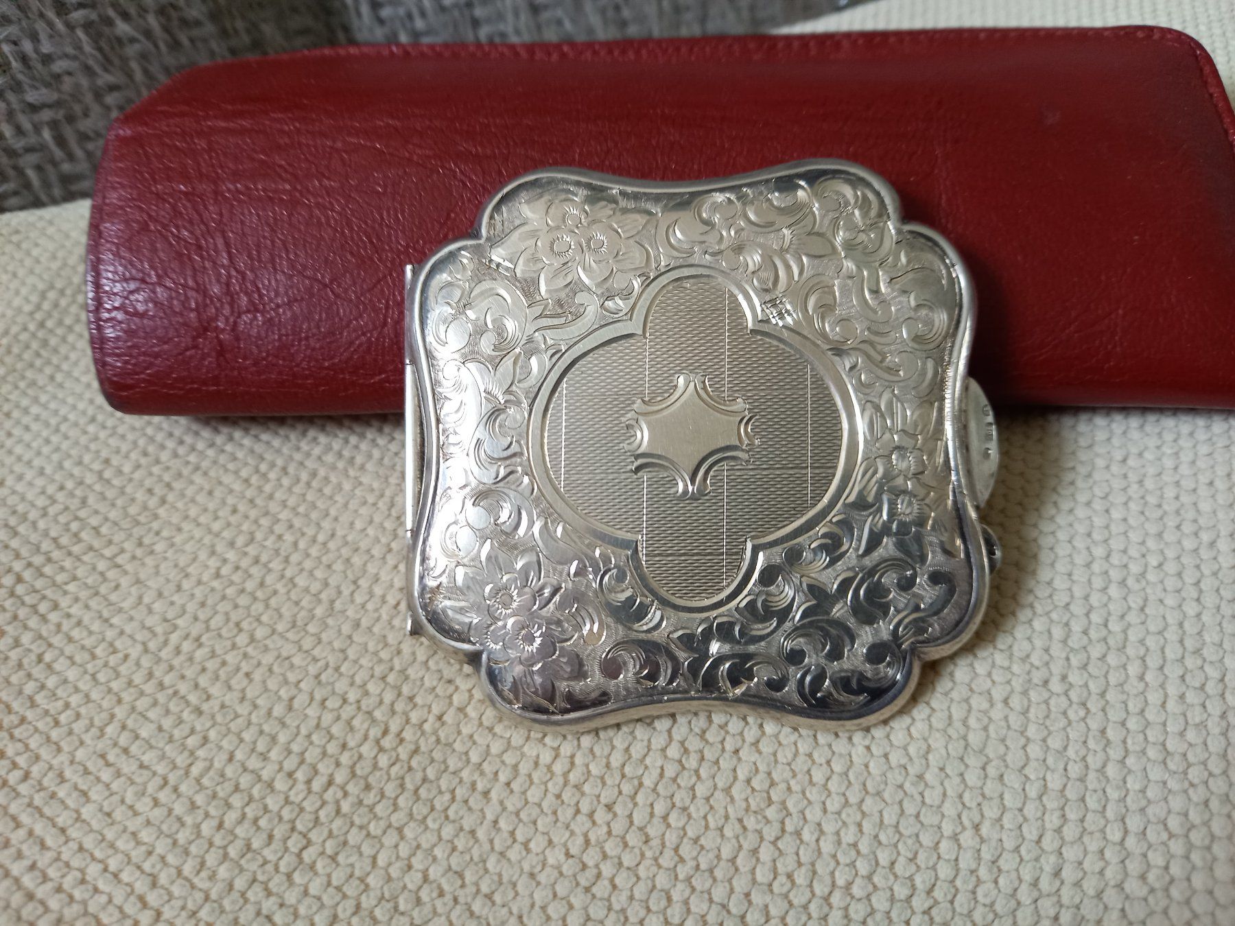 Altro in  Abbigliamento & Accessori: Wunderschönes Silber-Puderdöschen um 1900 – Usato da Rickenbach LU venduto da pepan44