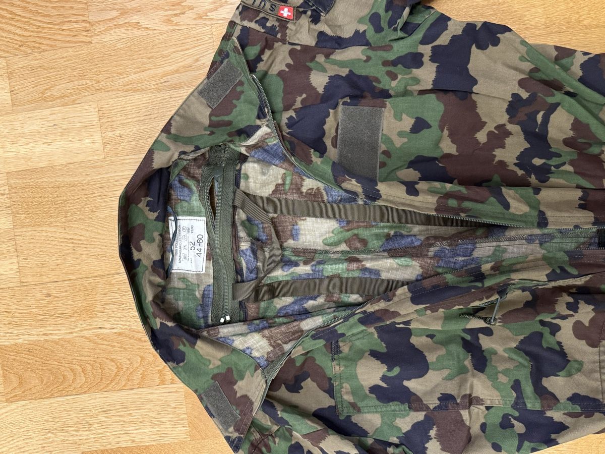 Schweizer Armee Uniformen: Tatz combinaison armée suisse  – Gebraucht aus Lausanne von ene_yf7n