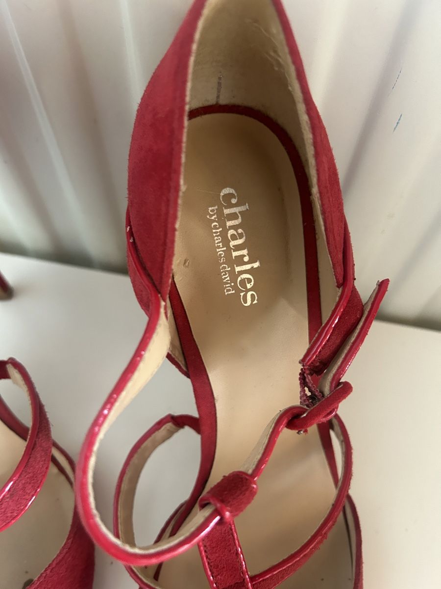 Damenschuhe: Elegant Red Charles & Keith High Heels, Size 39 – Gebraucht aus Marin-Epagnier von Kty_1907 4