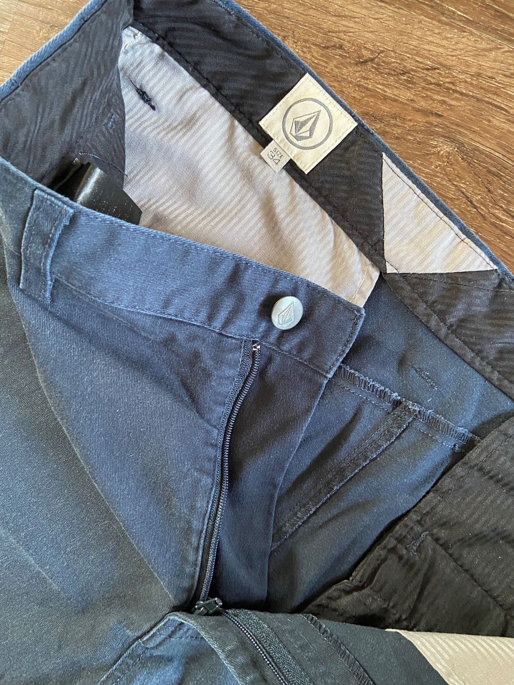 Volcom Pantaloni: Volcom Shorts Gr. 34 – Usato da Muttenz venduto da bargain_hunter 1