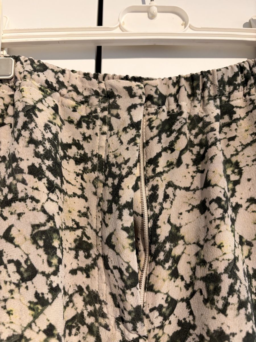 Nanushka Pantaloni: Nanushka Hose aus Seide – Usato da Zürich venduto da sher_locked 1