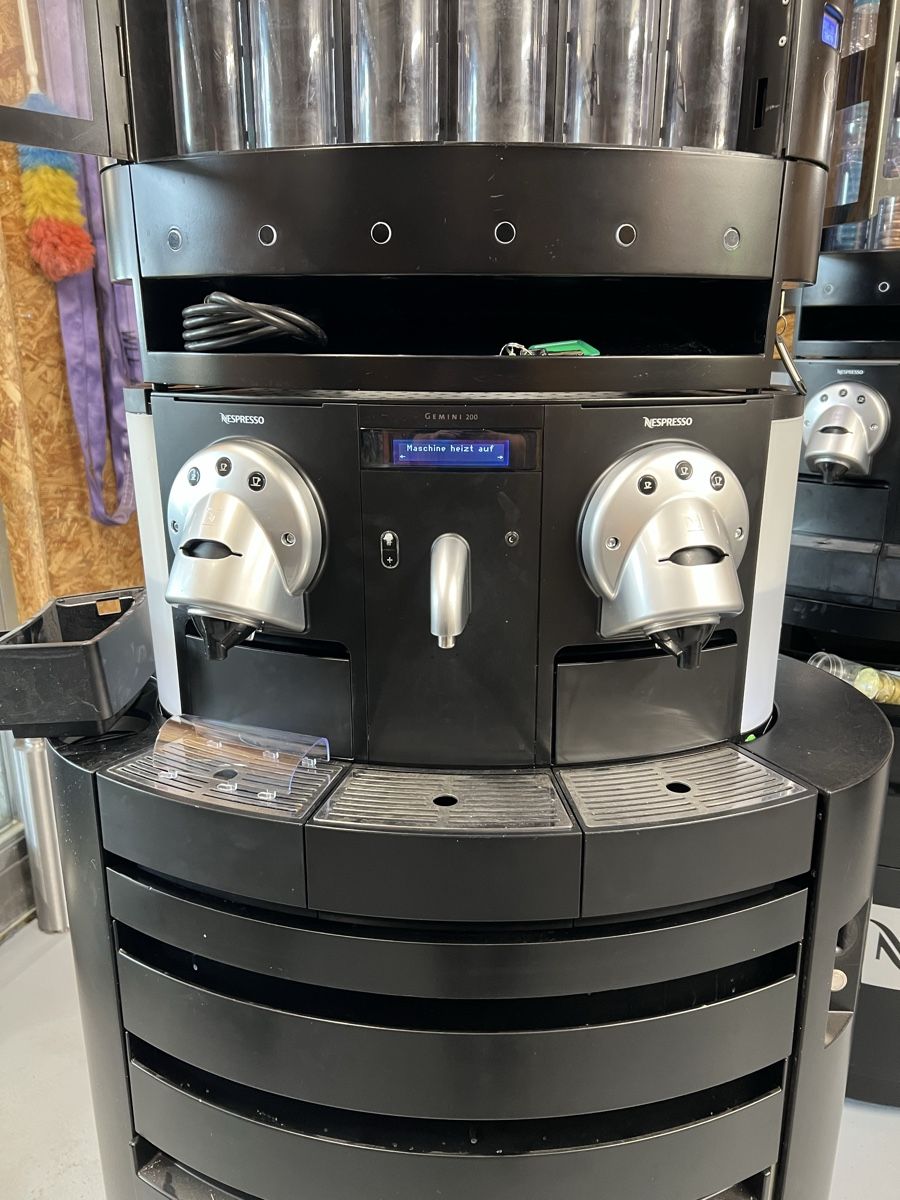 Nespresso Macchine per caffè & Macchine per espresso: Nespresso Tower – Usato da Selzach venduto da del_n5qd 2