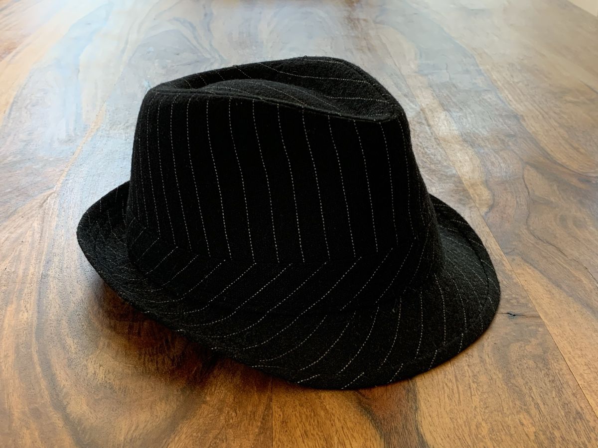 Hüte, Mützen & Caps: Herren Hut schwarz Grösse M gestreift – Gebraucht aus Plaffeien von olpari 1
