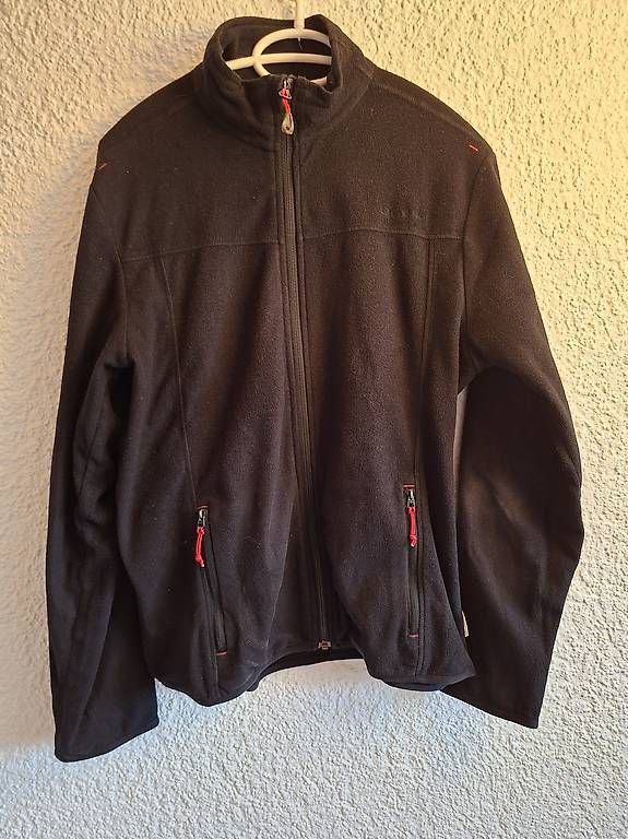 Maglioni & Felpe: Schwarzer Pullover von Quechua Grösse M – Usato da Belp venduto da ced_y8hx