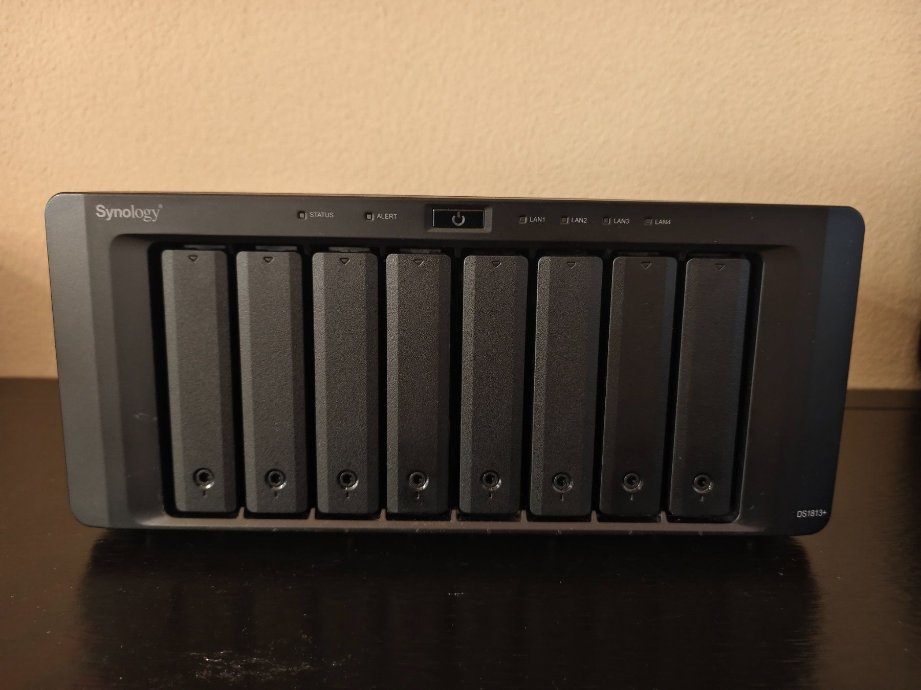 Synology Serveurs: Synology DiskStation DS1813+ 8-Bay NAS – D'occasion à Spreitenbach par des_y2gw