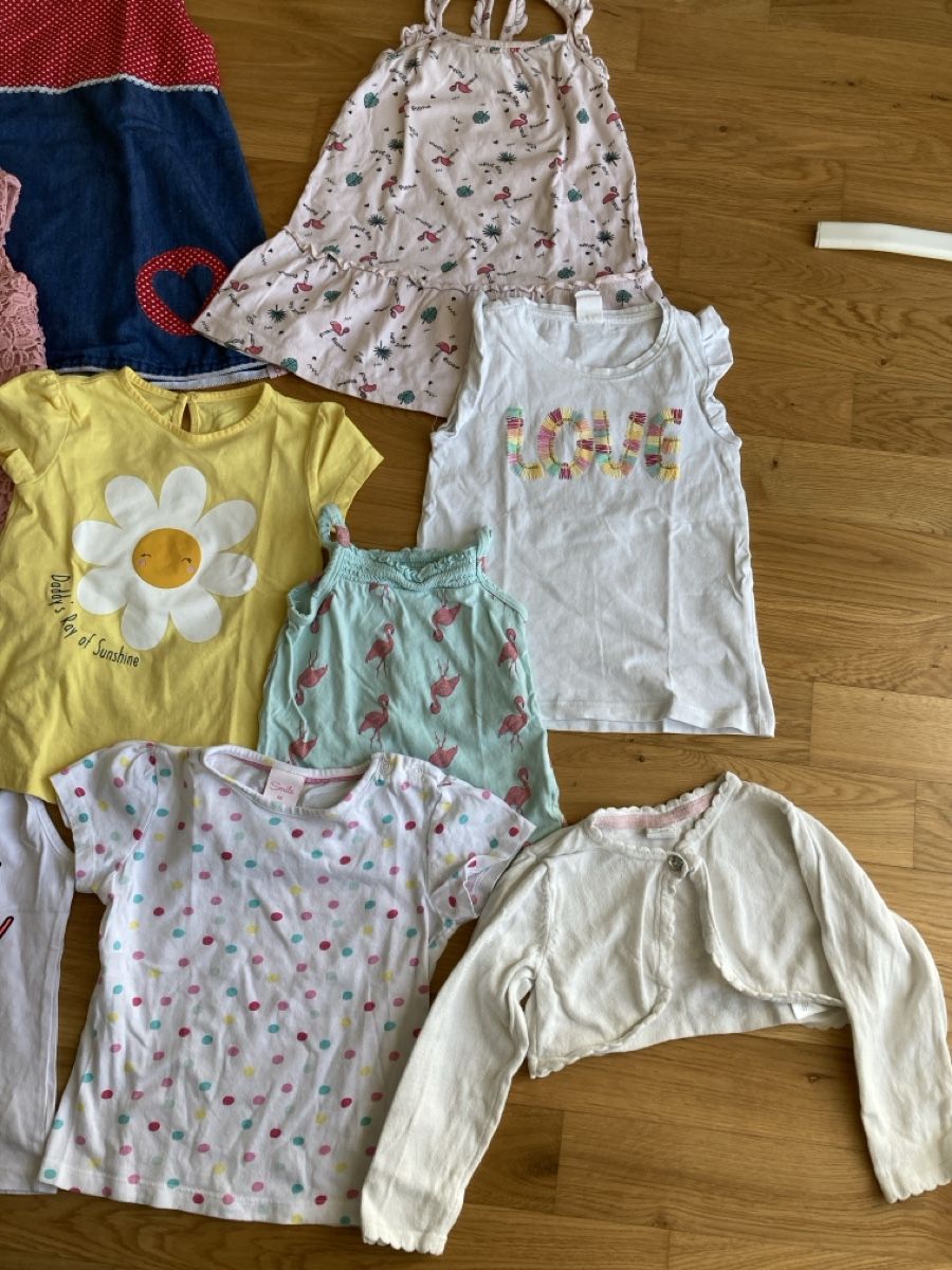 Lotti & Set di vestiti: Mädchen Kleiderpaket, Grösse 86/92, Top Zustand – Usato da Staad SG venduto da gab_7dr9 3