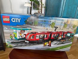 LEGO City 60423 Srassenbahn mit Haltestelle - NEU