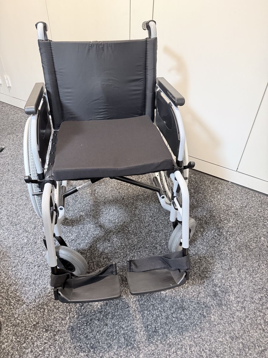 Rollstühle: B&B Rollstuhl  – Gebraucht aus Schlieren von Kamacho 2