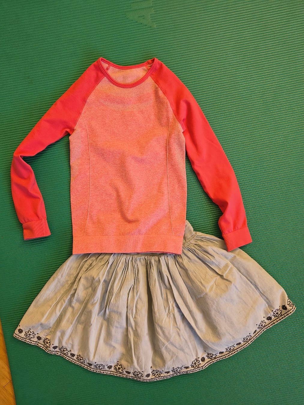 Lotti & Set di vestiti: Mädchen Kleider Gr. 116 - 128 – Usato da Allschwil venduto da Kremat