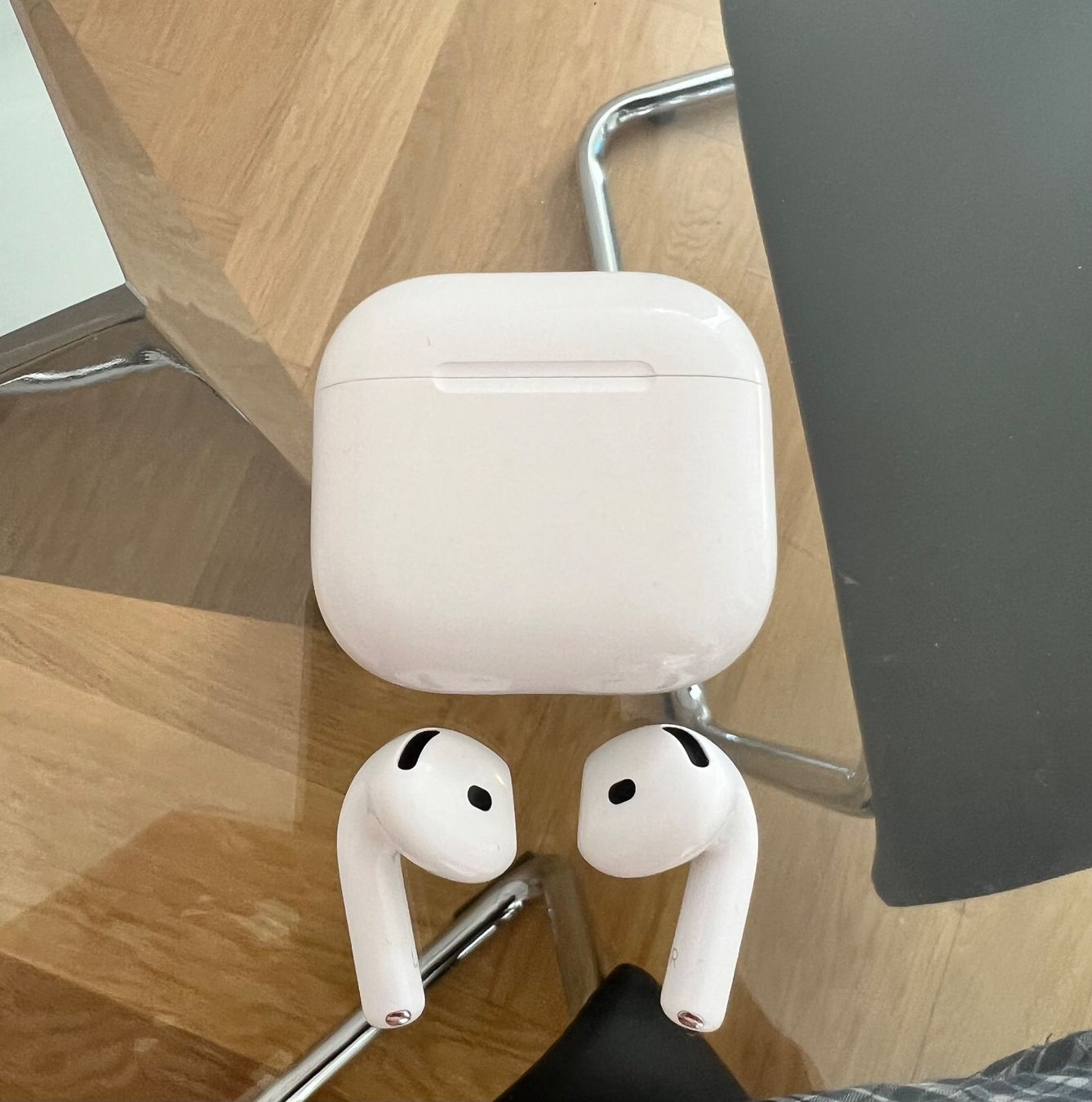Apple Cuffie: Apple Airpods 4 with Noie Cancellation – Usato da Zürich venduto da and_y8dy