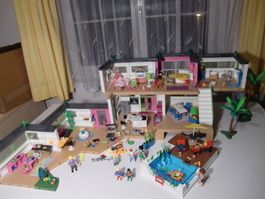 Playmobil Luxusvilla mit Einrichtung und Pool