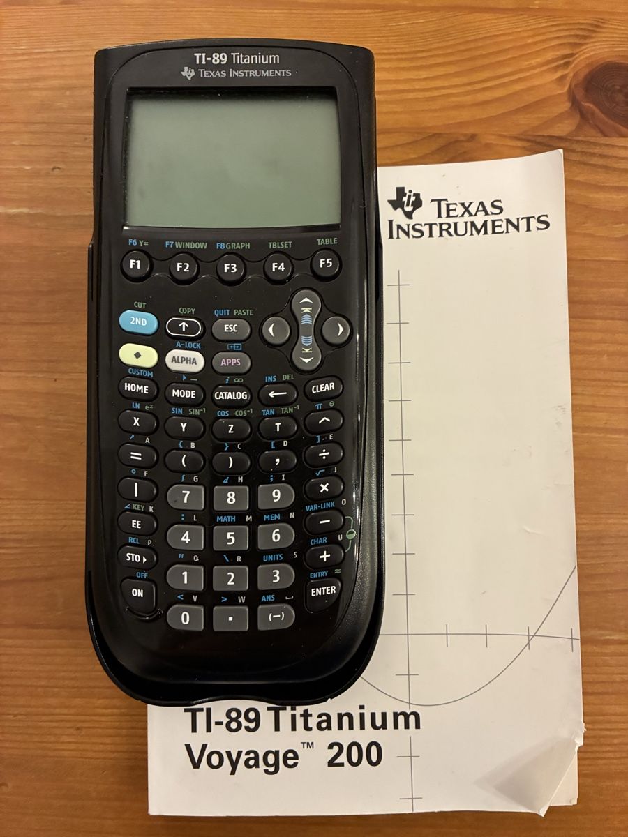 Texas Instruments Calcolatrici tascabili: Texas Instruments TI-89 Titanium Calculator - School 57 – Usato da Thun venduto da klmathia