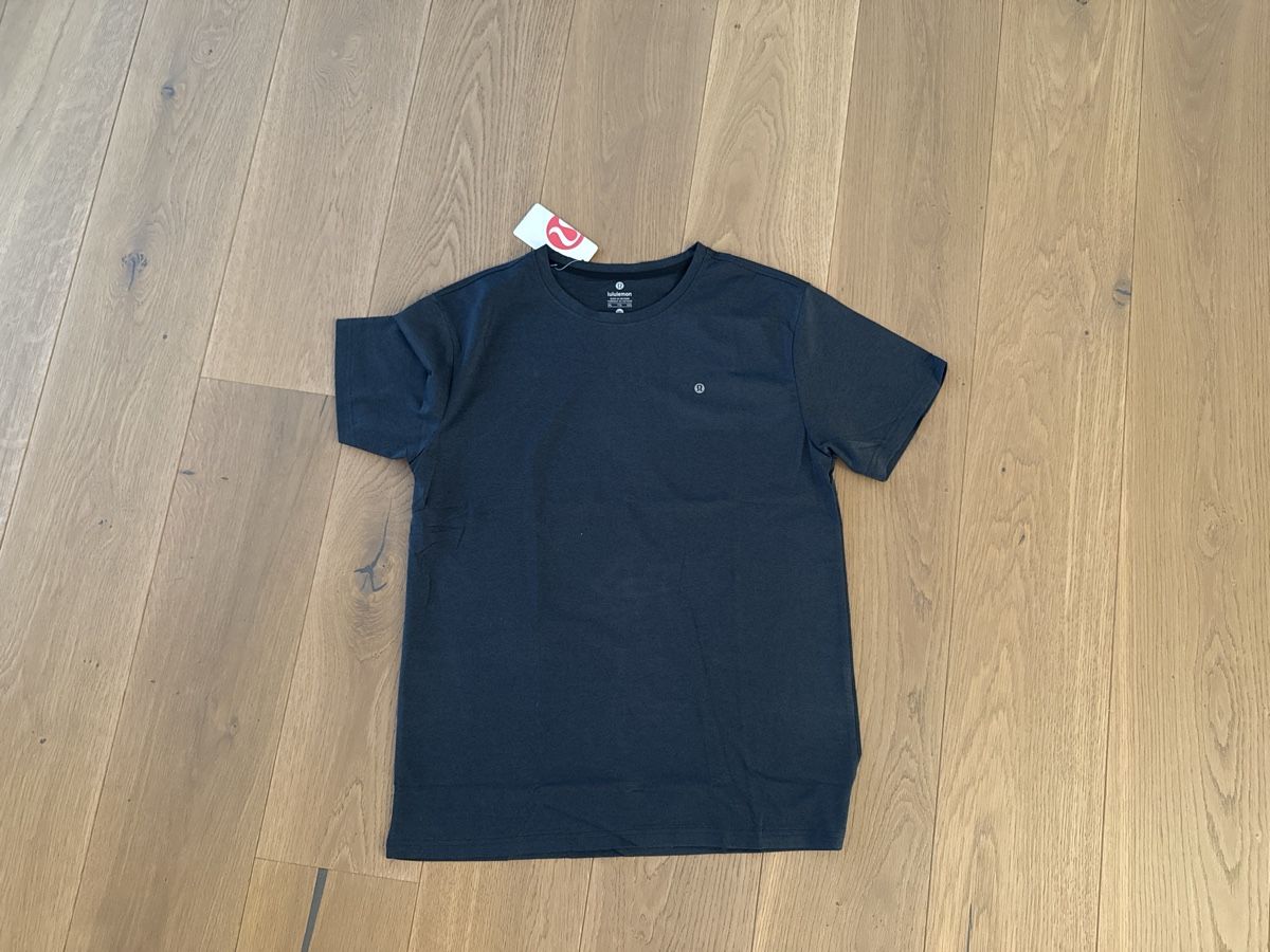 Lululemon T-shirt: Lululemon T-Shirt schwarz  – Nuovo e nell'imballaggio originale da Oftringen venduto da Monie4life 1