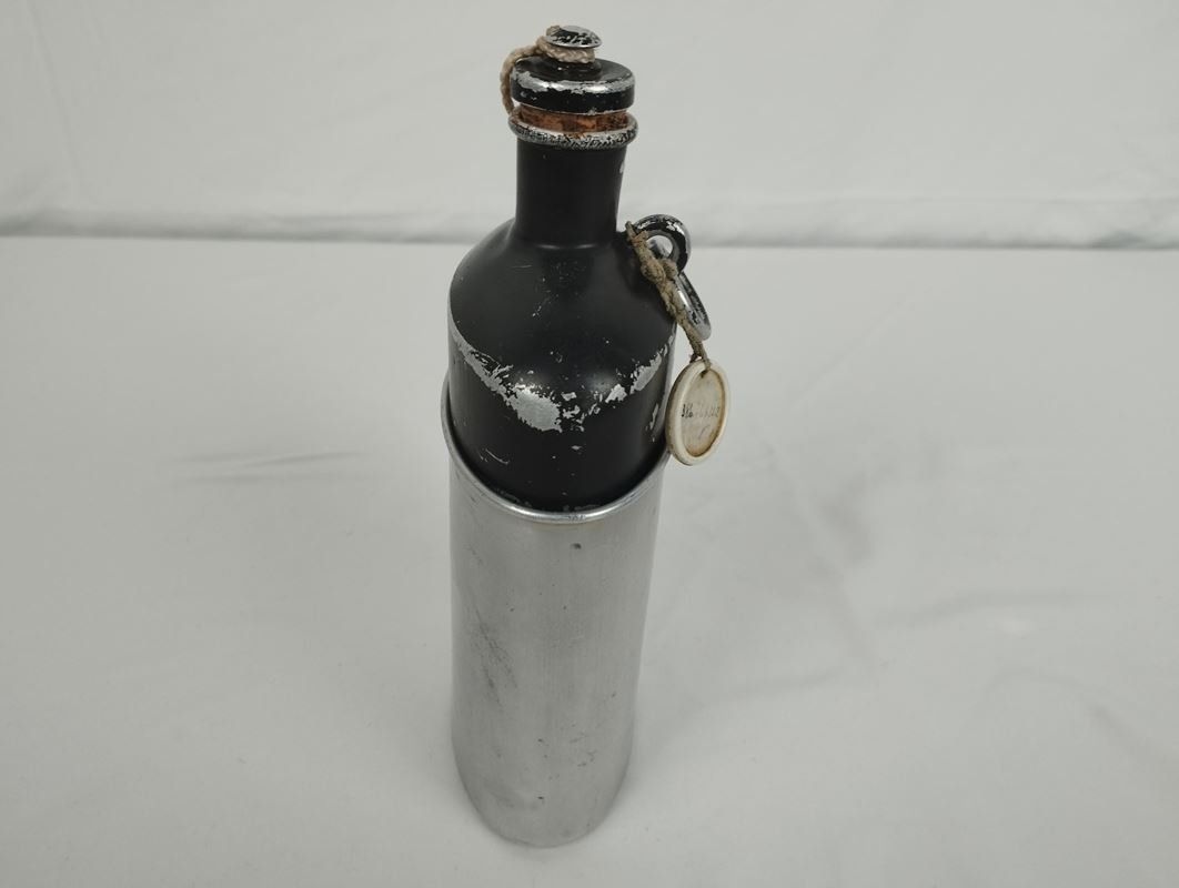 Schweizer Armee Ausrüstung & Ersatzteile: SIGG Schweizer Armee Feldflasche + Trinkbecher – Defekt aus Schübelbach von Restwert_Schubelbach 1