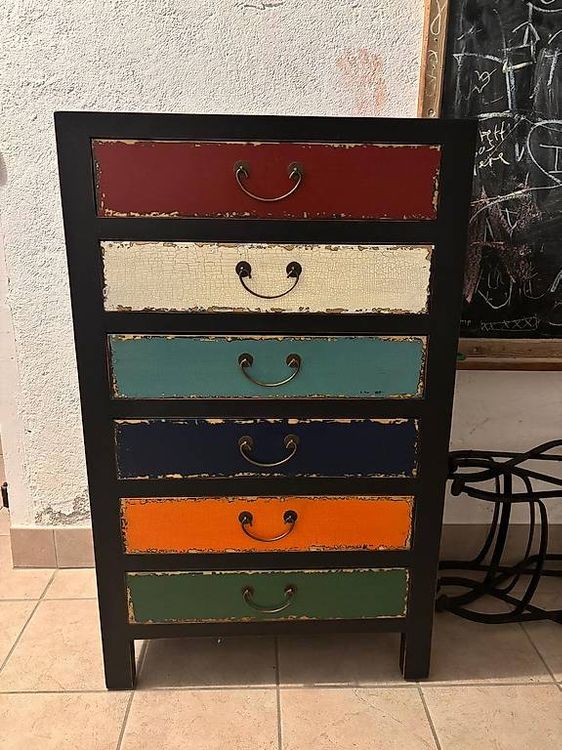 Commode en bois coloré avec un effet usé et délavé (D'occasion) à Vevey ...