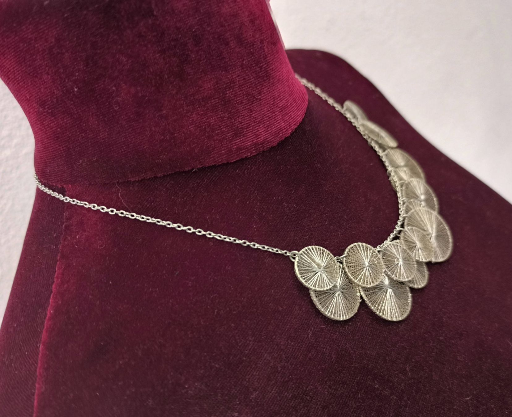 Colliers: Filigranes Bib-Collier – D'occasion à Rüti ZH par Restwert_Rueti_ZH 2