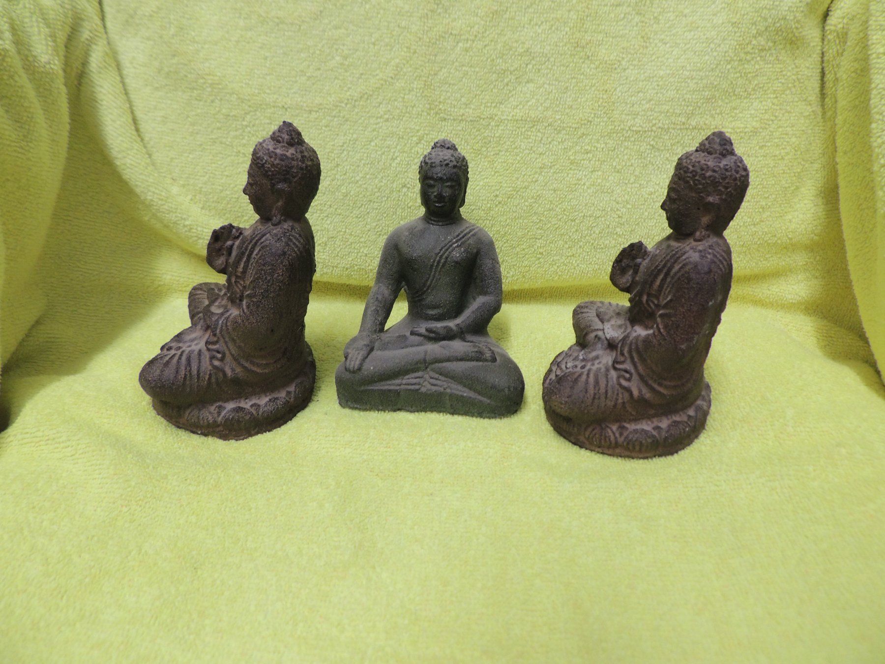Statuette: Sammlung mit 3 Buddha aus Stein – Usato da Mollis venduto da Hg 1