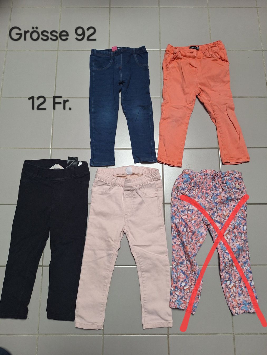 Pantaloni: 4 Hosen Grösse 92 – Usato da Sissach venduto da Nothing123