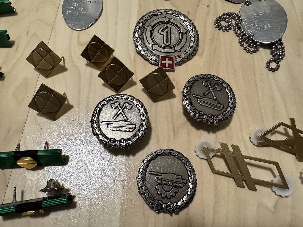 Placchette & Badge: Schweizer Militär-Abzeichen – Usato da St. Gallen venduto da mel_gg2g 3