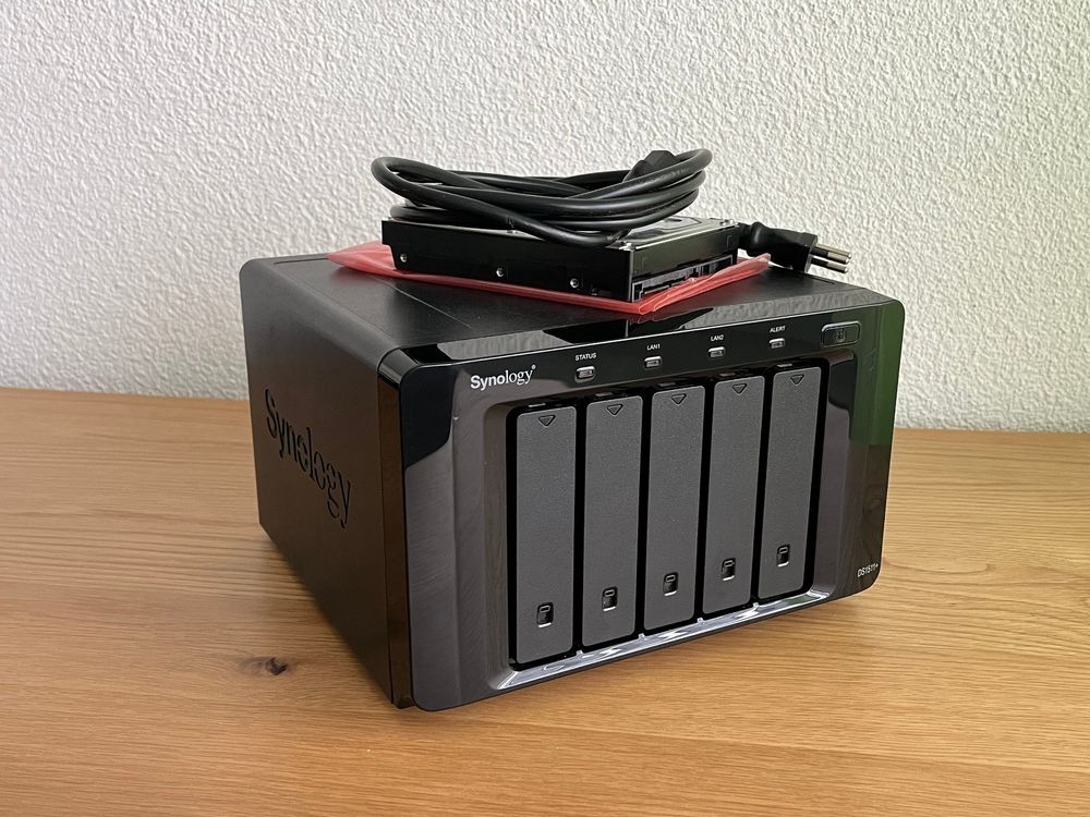 Synology DS1511+ NAS mit 10TB und Ersatzdisk Kaufen auf Ricardo