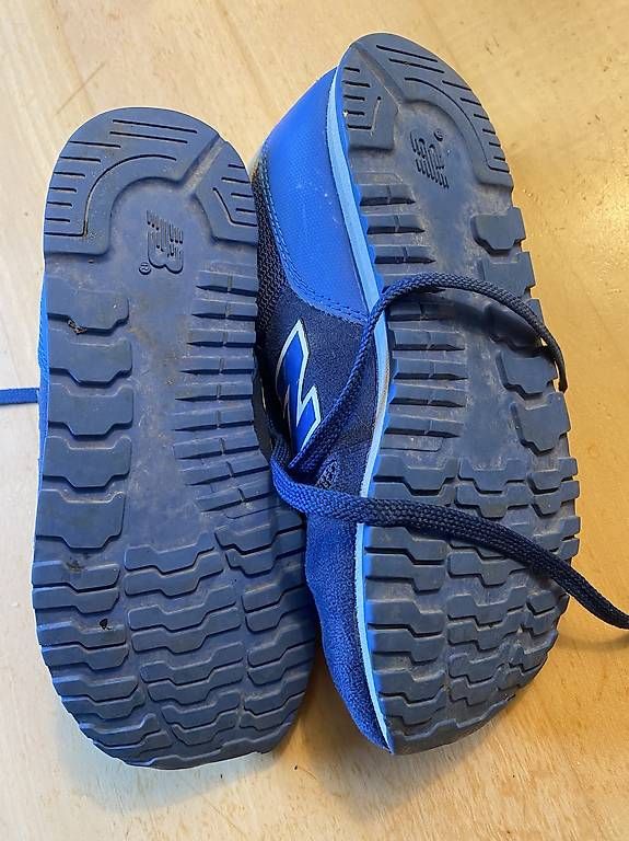 Herrenschuhe: New Balance Grösse 33 – Gebraucht aus Windisch von pagbfrs 3