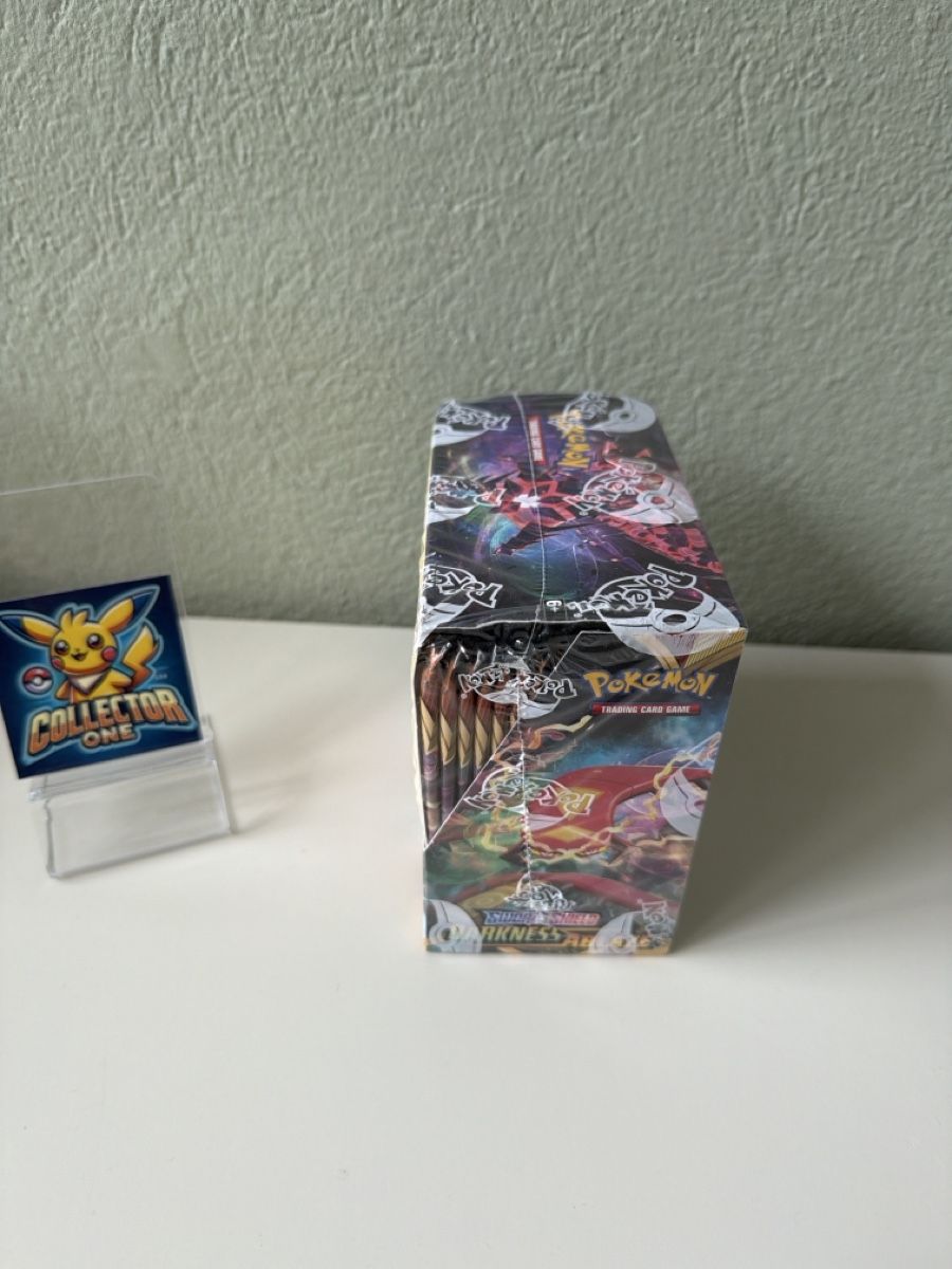 Pokémon Carte collezionabili: Pokemon Darkness Ablaze  Booster Box Charizard Display NEU – Nuovo e nell'imballaggio originale da Lommiswil venduto da CollectorOne 4