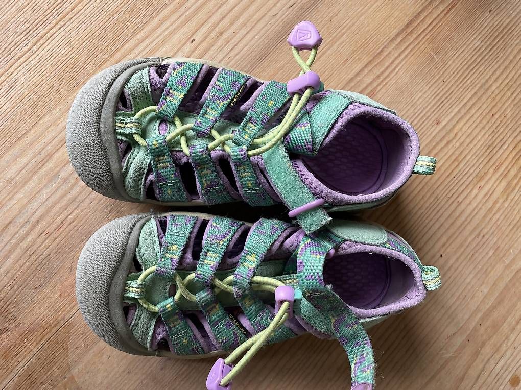 Scarpe per ragazzi: Keen Trekking Sandale Gr.30 – Usato da Basel venduto da Tulipana_Miao