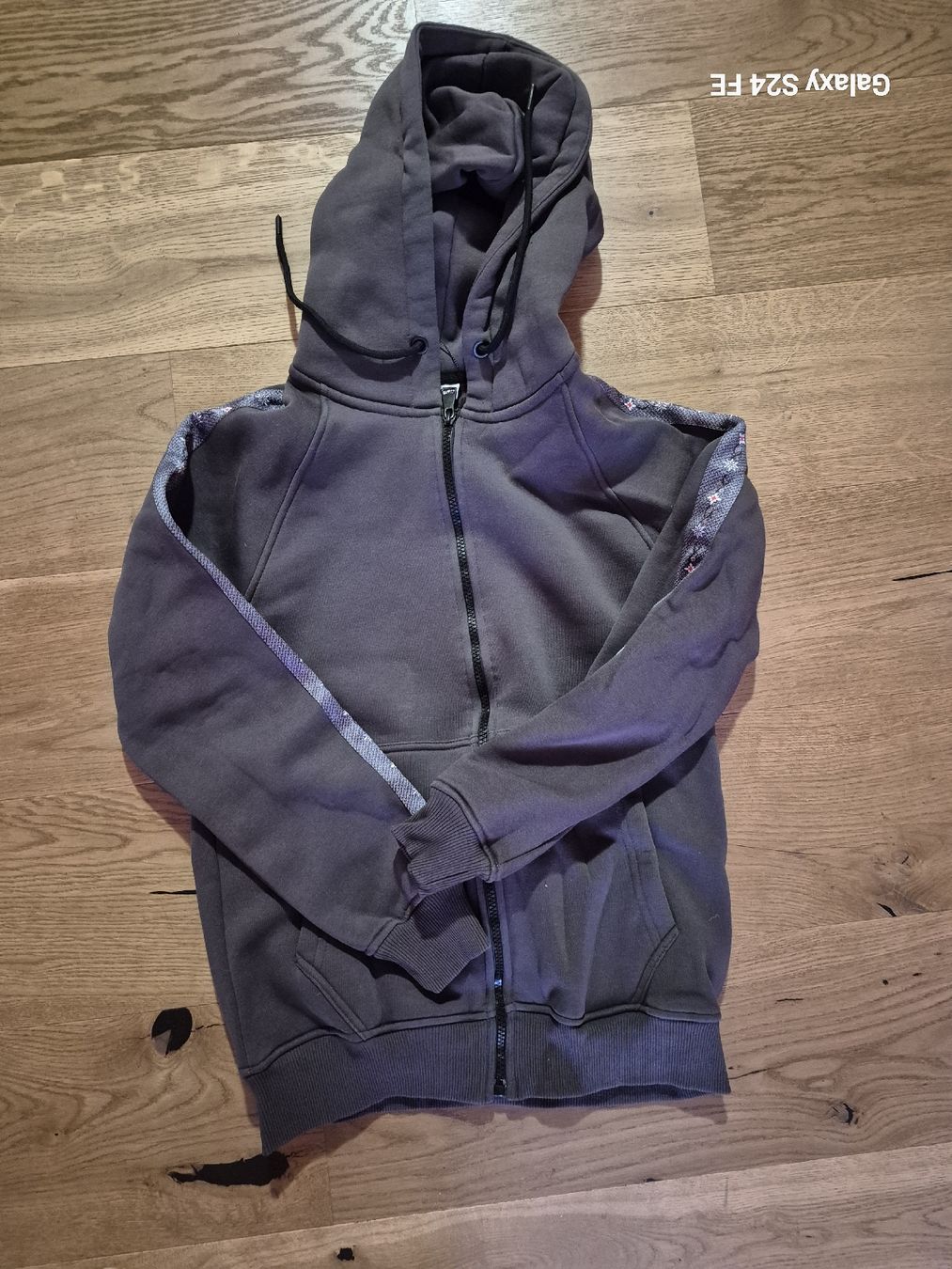 Jacken: Kapuzenjacke Edelvetica – Neu (gemäss Beschreibung) aus Adelboden von Fuhrer9394
