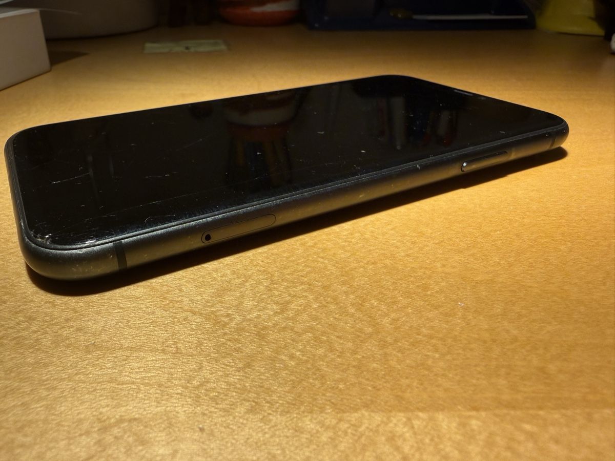 Apple Portables: iPhone 11 64GB Schwarz – D'occasion à Luzern par betzgi02 5