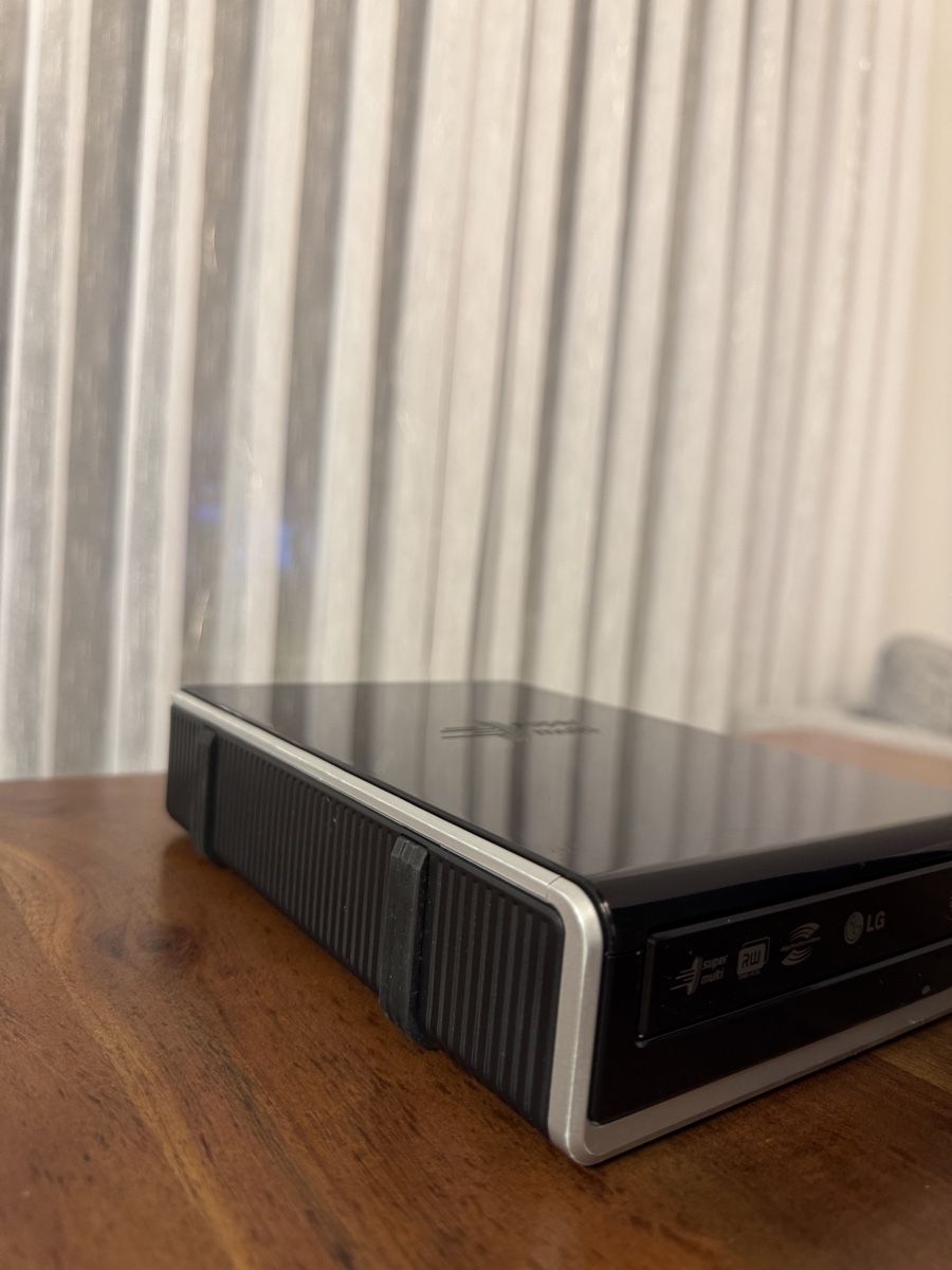 LG Lettore multimediale & Streamer: LG External Super Multi DVD Rewriter Model GSA-2166D – Usato da Seewen SZ venduto da QM.03 3