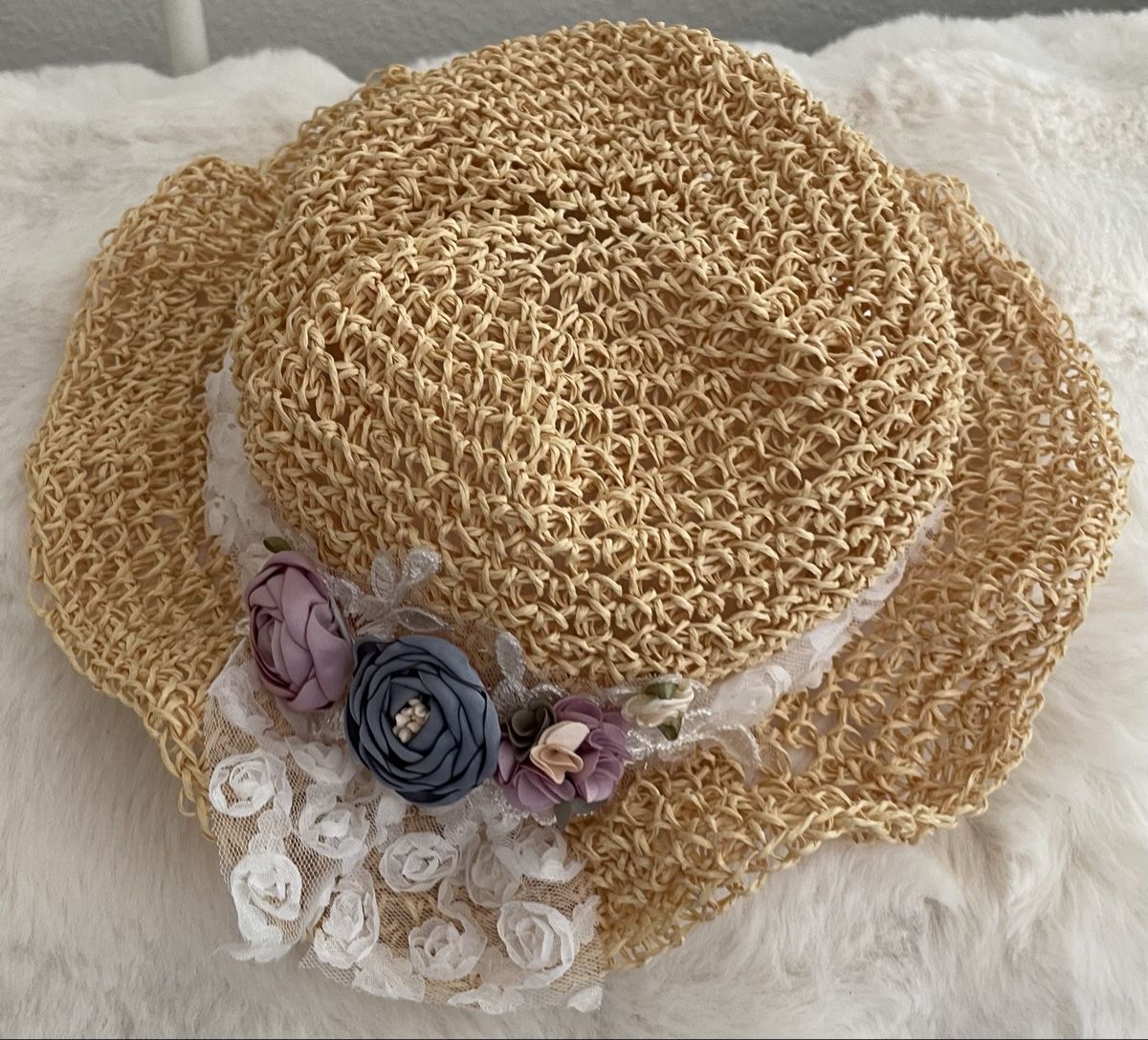 Copricapi, berretti & cappellini: Sommerlicher Strohhut mit Blumen - Neuwertig! – Nuovo e nell'imballaggio originale da Au ZH venduto da Jaggy4 4