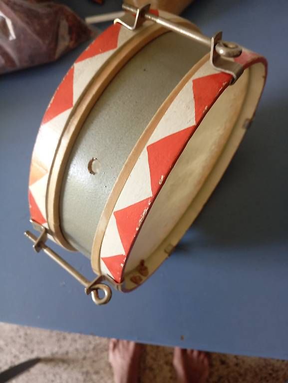 Instruments de musique: Antike Kindertrommel – D'occasion à Basel par Petergunn 1