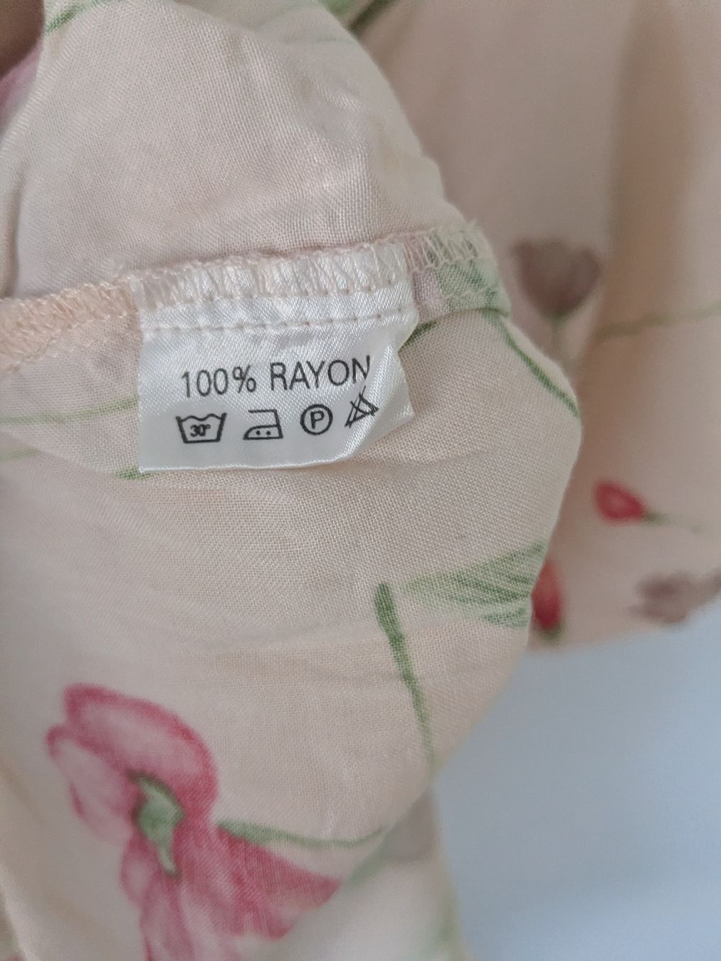 Tuniken: Bluse mit Blumenmuster, Grösse L/XL 100% Rayon, – Gebraucht aus Rorschach von olg_5qq2 4