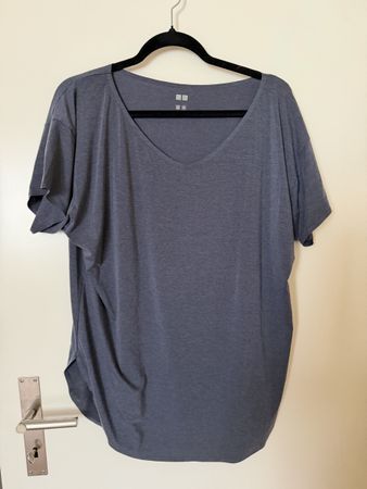 T-Shirt Uniqlo Airism blau Grösse M guter Zustand