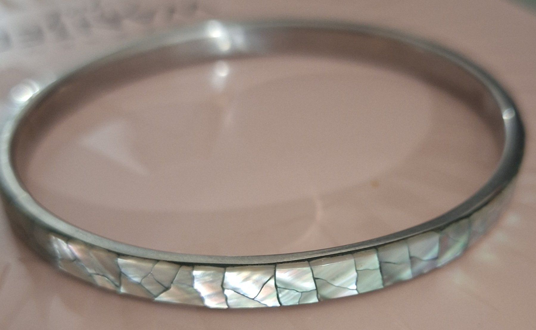 Bracelets: PERLMUTT ARMREIF WIE EIN REGENBOGEN – D'occasion à Kerzers par ExpressoTerreno 1