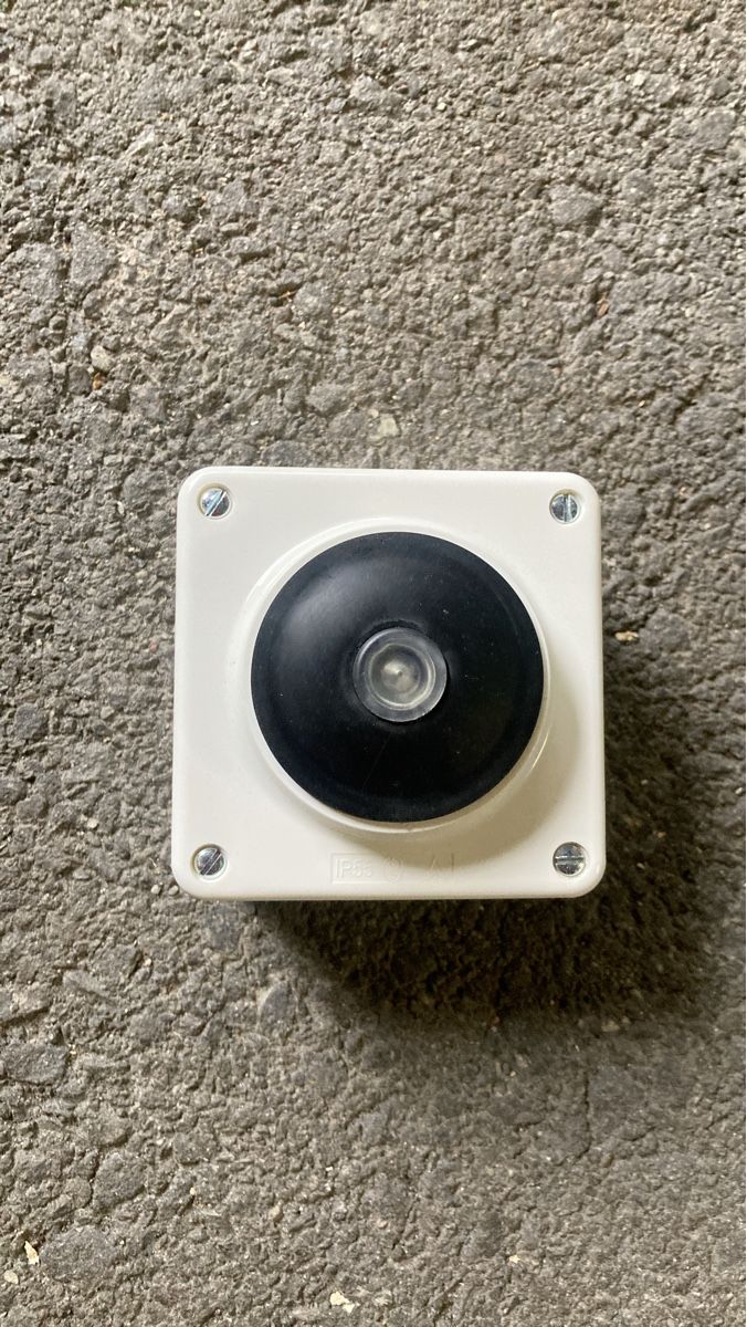 Interruttori: Interrupteur poussoir étanche IP65, robuste – Nuovo e nell'imballaggio originale da Saillon venduto da labrocante7