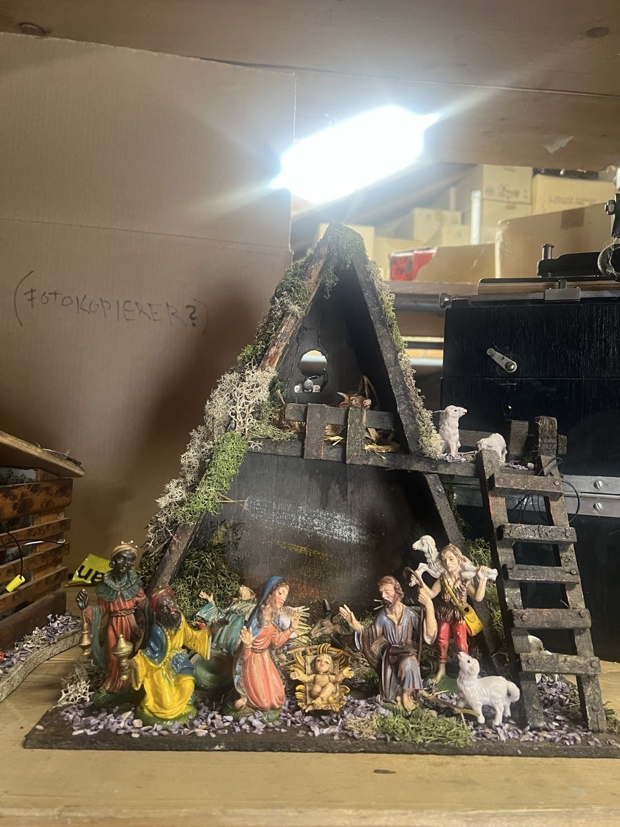 Toutes les décorations: Weihnachtskrippe Figuren Holz beleuchtet gebrauchter – D'occasion à Dittingen par Bellevista