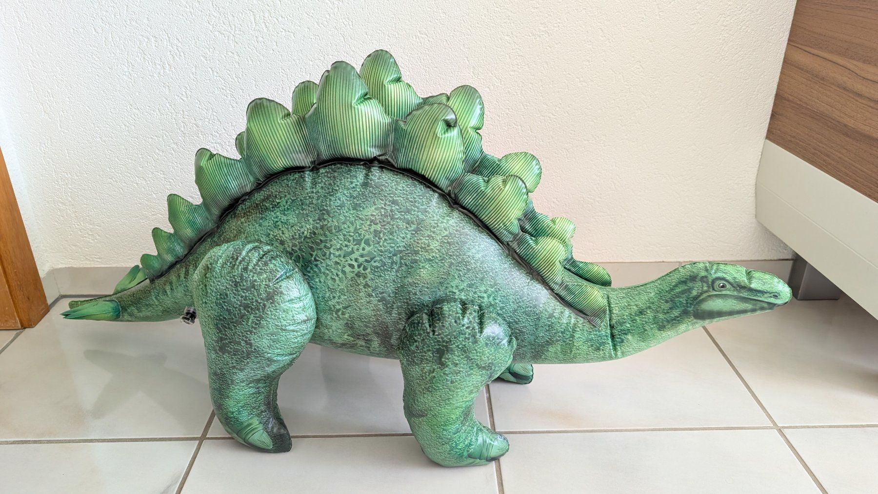 Alle Dekorationen: Aufblasbarer Stegosaurus – Gebraucht aus Oberwil-Lieli von meipa3000 1