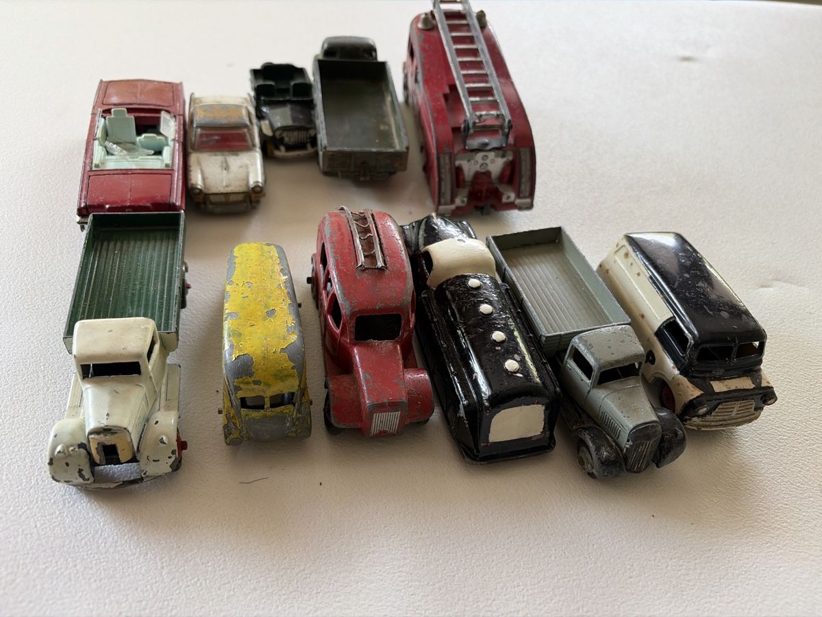 Dinky Toys Voitures modèles: Dinky/Corgi Bastlerobjekte – Défectueux à Grellingen par Toyhamster 1