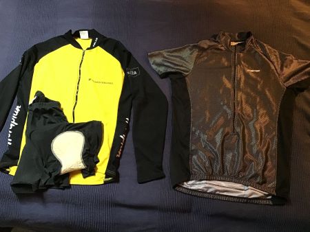 Velobekleidung,1 Shirt, 1 Jacke, 2 neue Hosen, Grösse M