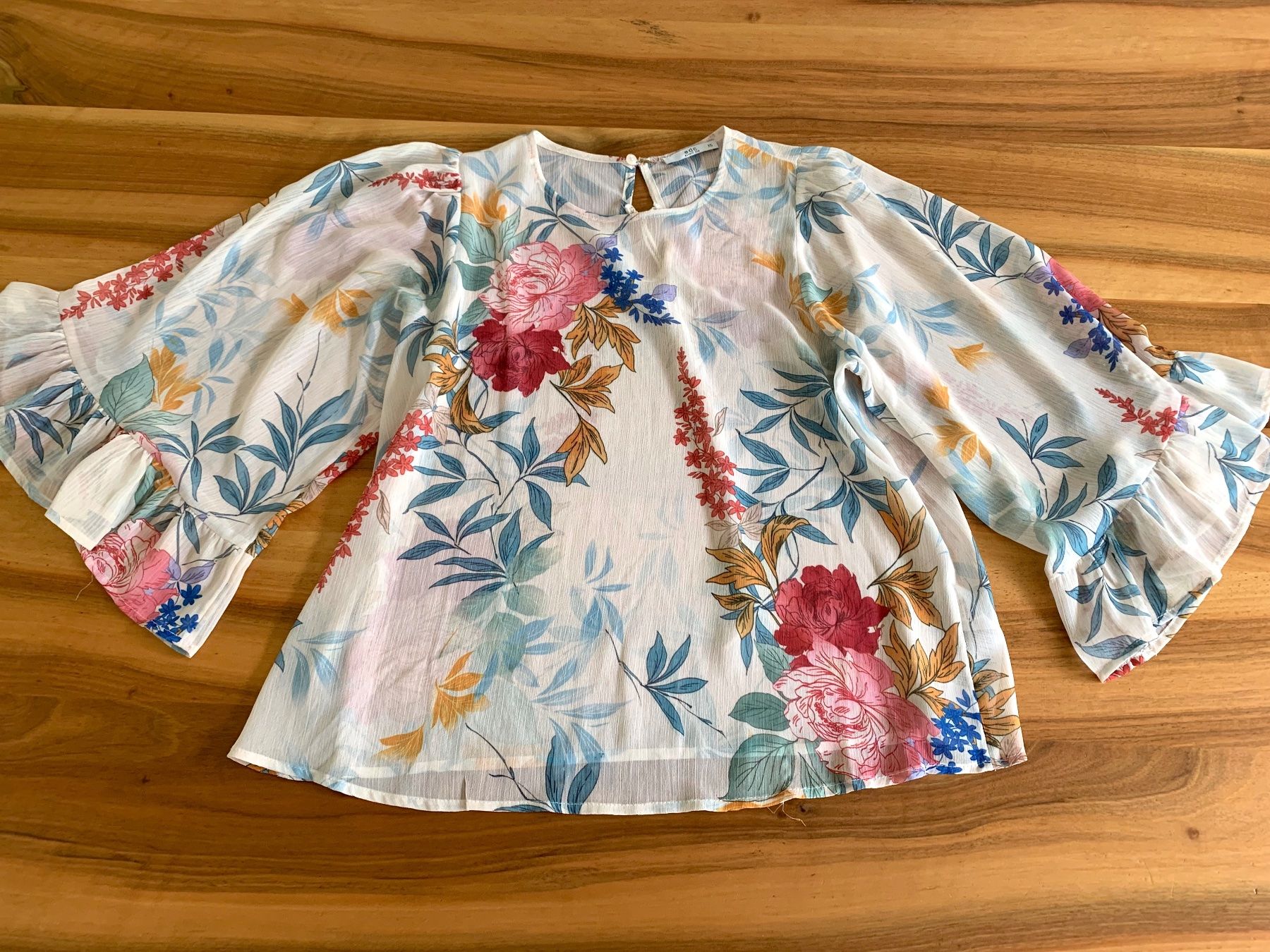 Camicette: ESPRIT wunderschöne Bluse mit Trompetenärmel Gr XS – Usato da Meiringen venduto da tonicandgin