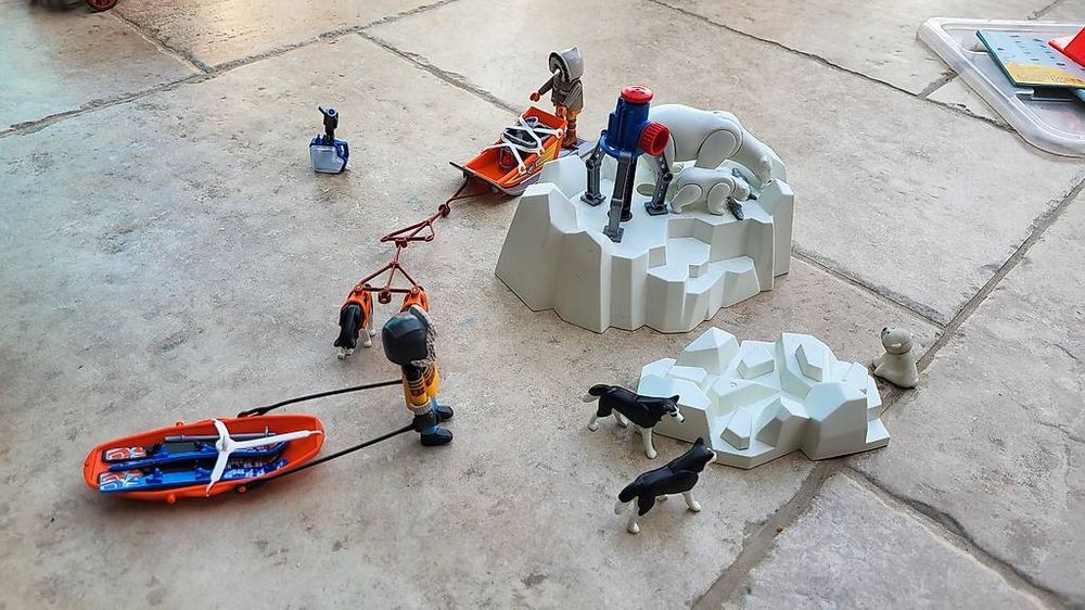 Playmobil Harnais Blanc Et Rouge Pour Chien Léger Jaunissement - Foto 4