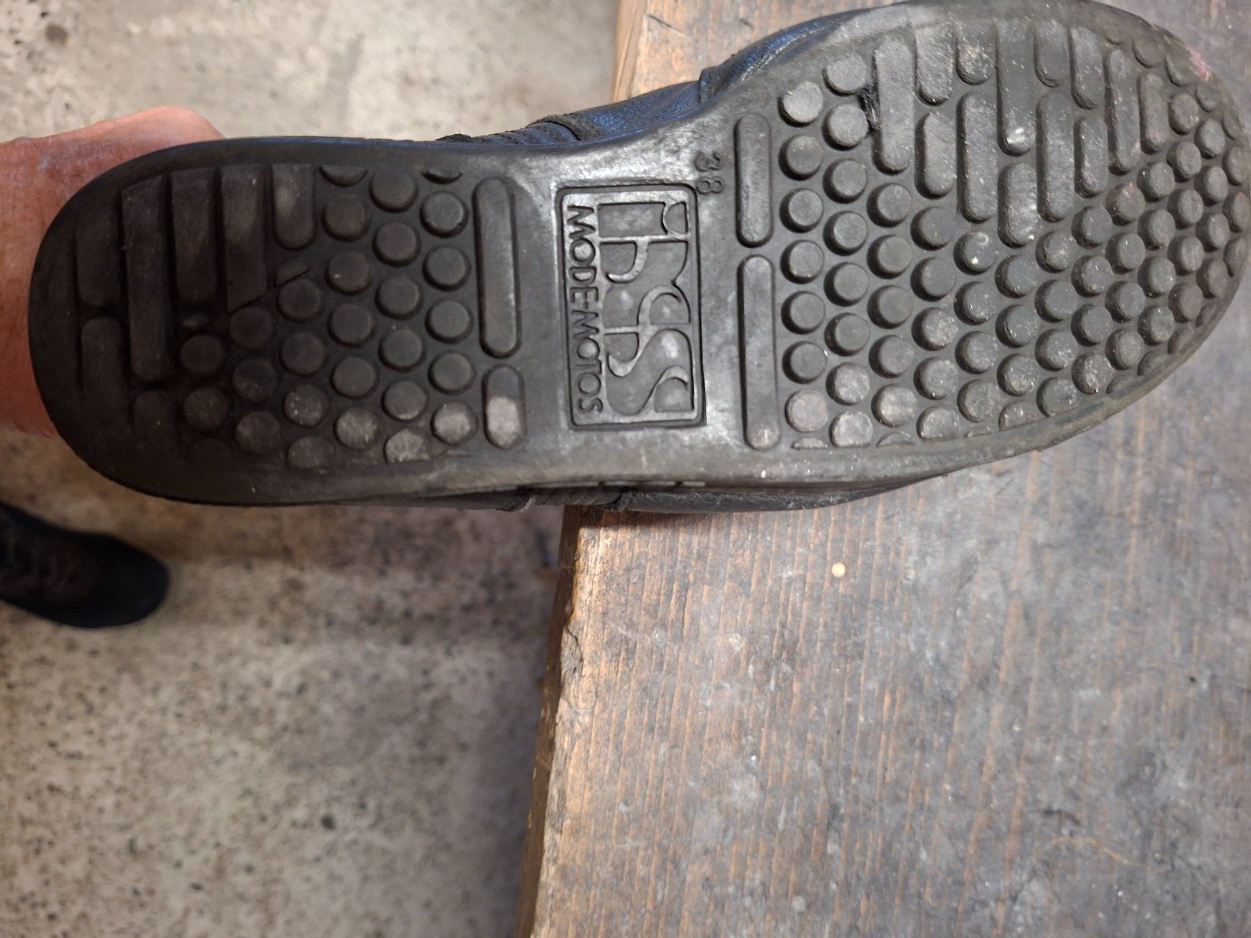IXS Chaussures femmes: Motoradstiefel von IXS Gr. 38 – D'occasion à Richenthal par lisa03 4