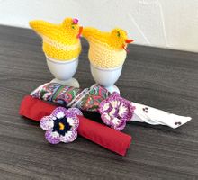 2 Eierwärmer & 2 Serviettenringe, Handarbeit