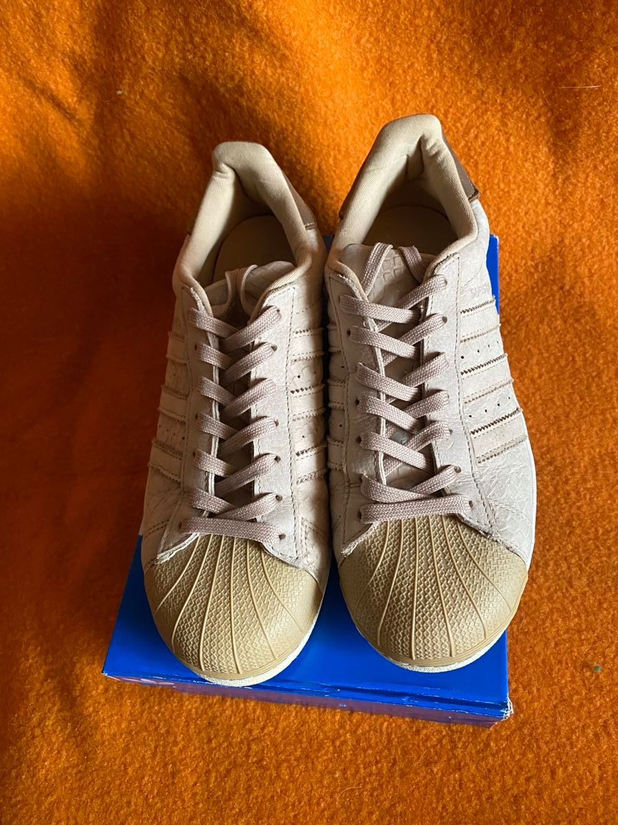 Adidas Scarpe da donna: Adidas Superstar cuir 41 – Usato da Geneve venduto da Monthoux13 1