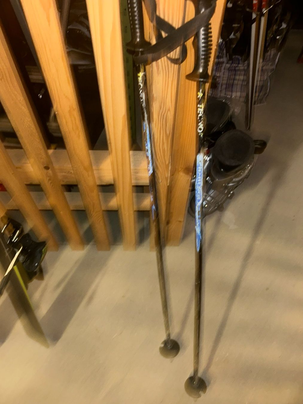 Fischer Sci: Ski Fischer 128cm mit Stöckli – Usato da Hagendorn venduto da diz_p6dg 6