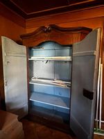 Antiker Schrank aus Holz
