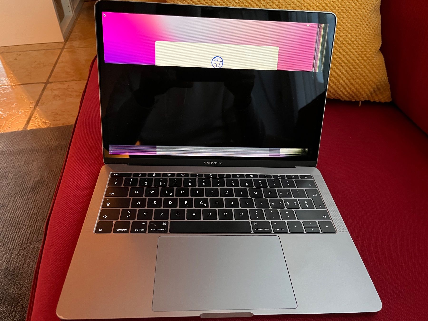Apple Notebooks: MacBook Pro 2015 – Defekt aus Grimisuat von